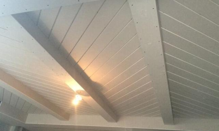 业主嫌油工师傅报价太高，并给出解释，然而师傅却掉头就走