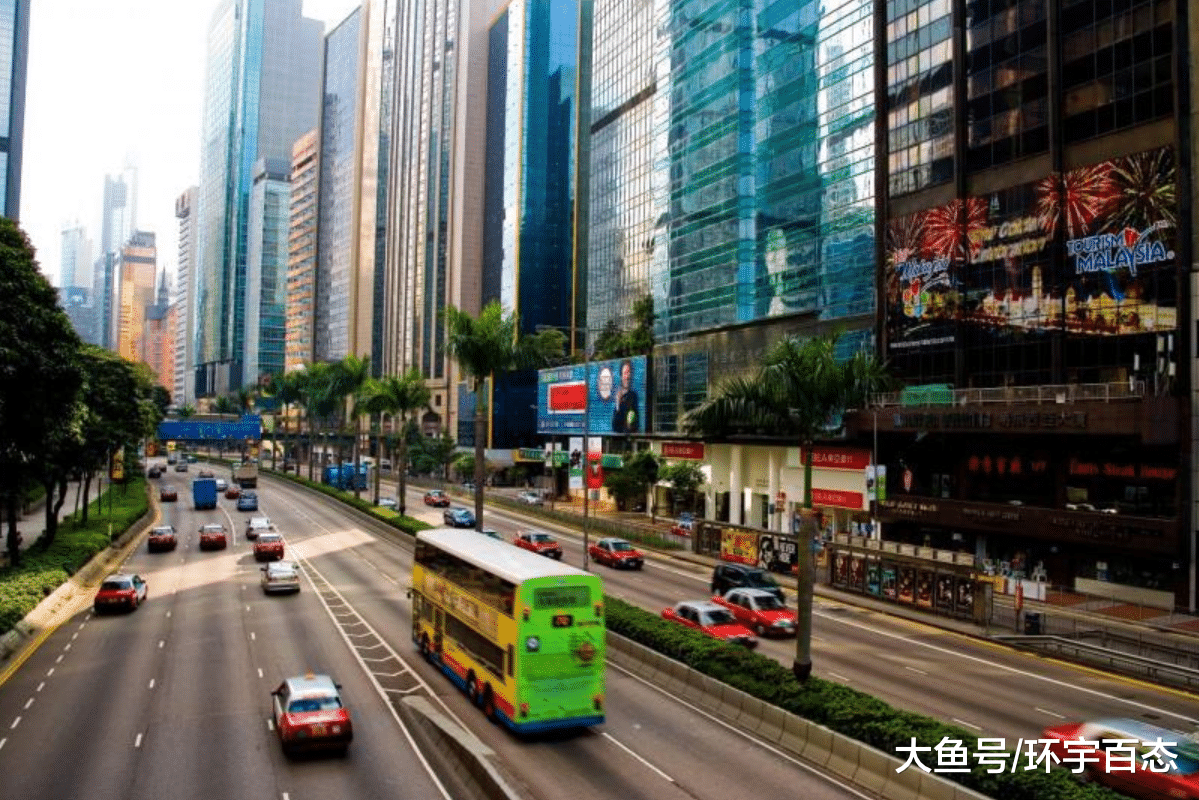 他盖一套110户豪宅，当年只卖出30套，留下80套来炒房，赚几百亿