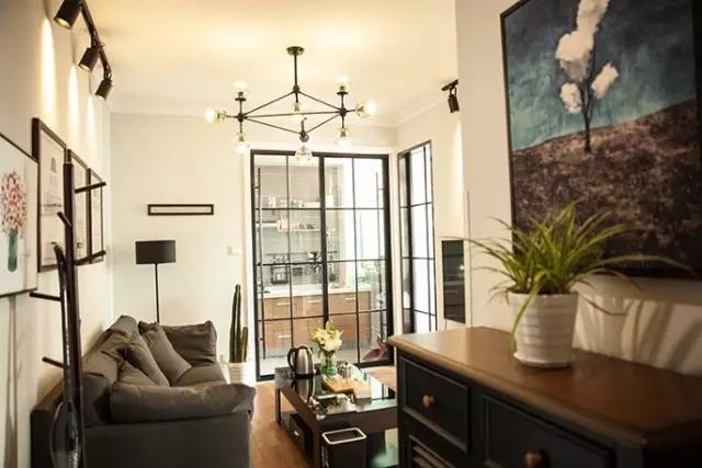 剩男为相亲买54㎡小户型，客厅缩小两倍，硬把一居室改造两室一厅！