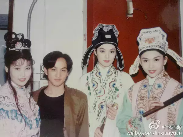 她也玩完了！陪富商裸睡，一连被爆4个男友，原来都是假清纯