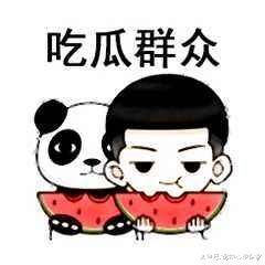 两只熊为争领地而打架，男子心都要揪起来，一看旁边却破功了