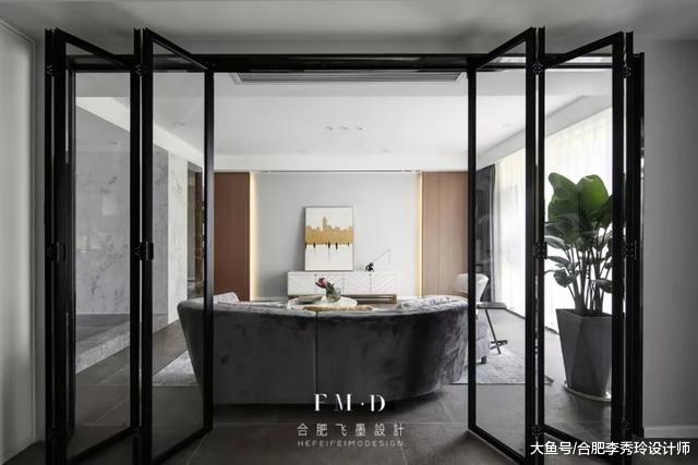 大平层不好卖，如今开发商改成错层住宅，落差30公分不用砌墙做隔断了