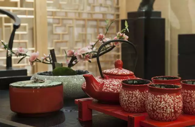 岳父给买的婚房非要装中式, 老婆不愿意, 见到新房后我们服了!