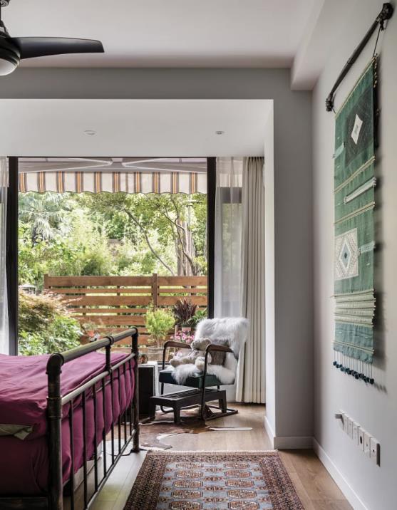 余生，只想拥有一套带院子的房子，养花晒太阳，让时光再慢些！