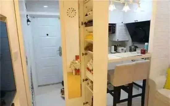 晒晒北京30平小窝，吃饭在鞋柜边，马桶横着用你试过？