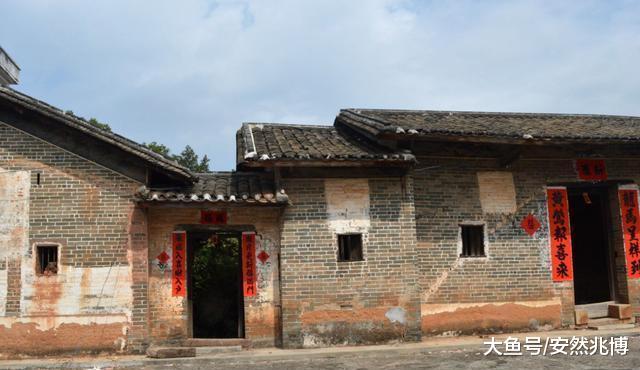 俗语“门前坟，房后水”，下半句是经典，可叹十人九不知