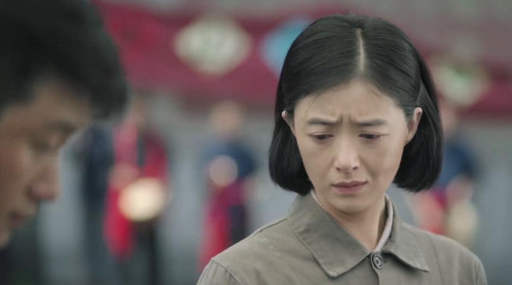 奔腾年代：周铁锤将功折罪，常公馆门口磕头三下，白曼宁心满意足