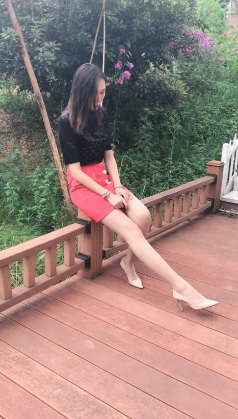 少妇独有的气质很吸引人，三十岁以下的女生应该都没有