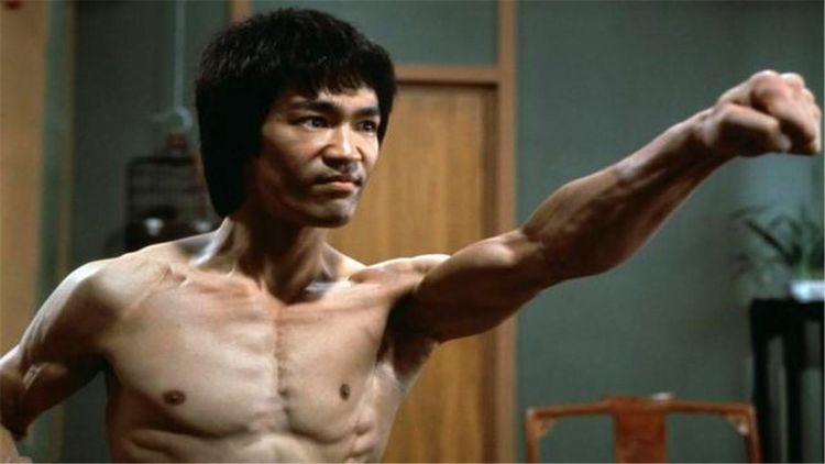 世界近代历史中最能打的4个人，李小龙在他们面前，强弱立分高下