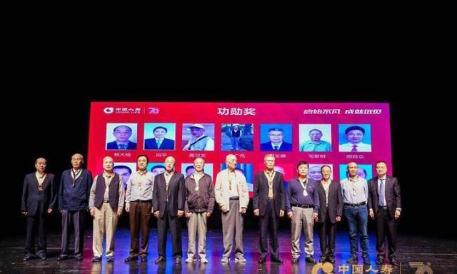 坚持岗位30载 379名中国人寿老员工受表彰