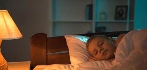 我国又一伟大发明，有线电灯将“退休”！免拉线，家家都用得起