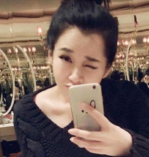 参观许晴住的豪宅，光衣帽间就价值过千万，进门感觉像皇宫