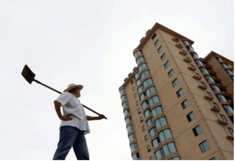 农村人买房现状：房价高企，进不去的城市，回不去的农村！