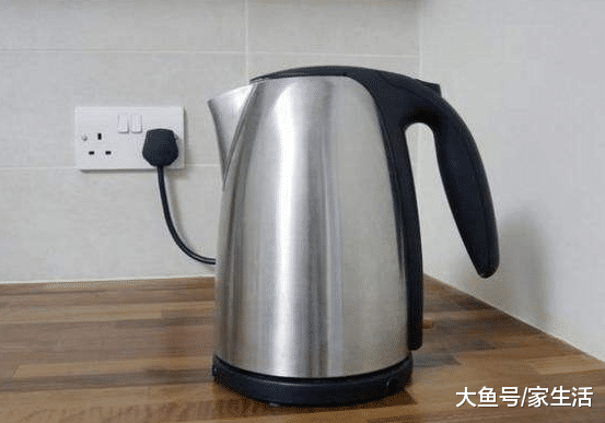 烧水切记不要用这种电热水壶，时间长了，对身体造成影响真不小