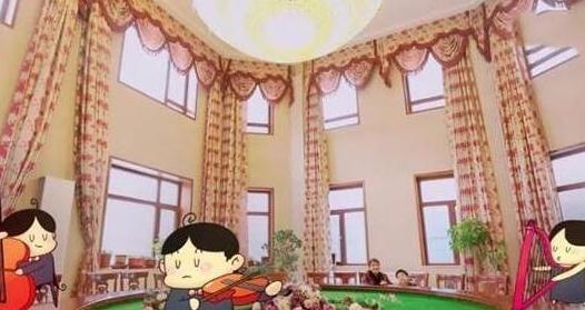 参观黄圣依住的豪宅，房子外观跟城堡一样，内部家具都是红实木的