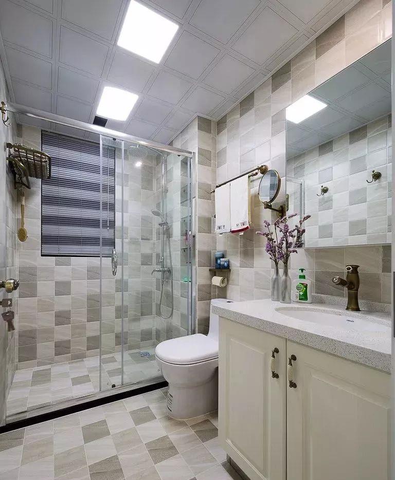 卫生间干湿分离这样装，非常漂亮，洗澡也方便！