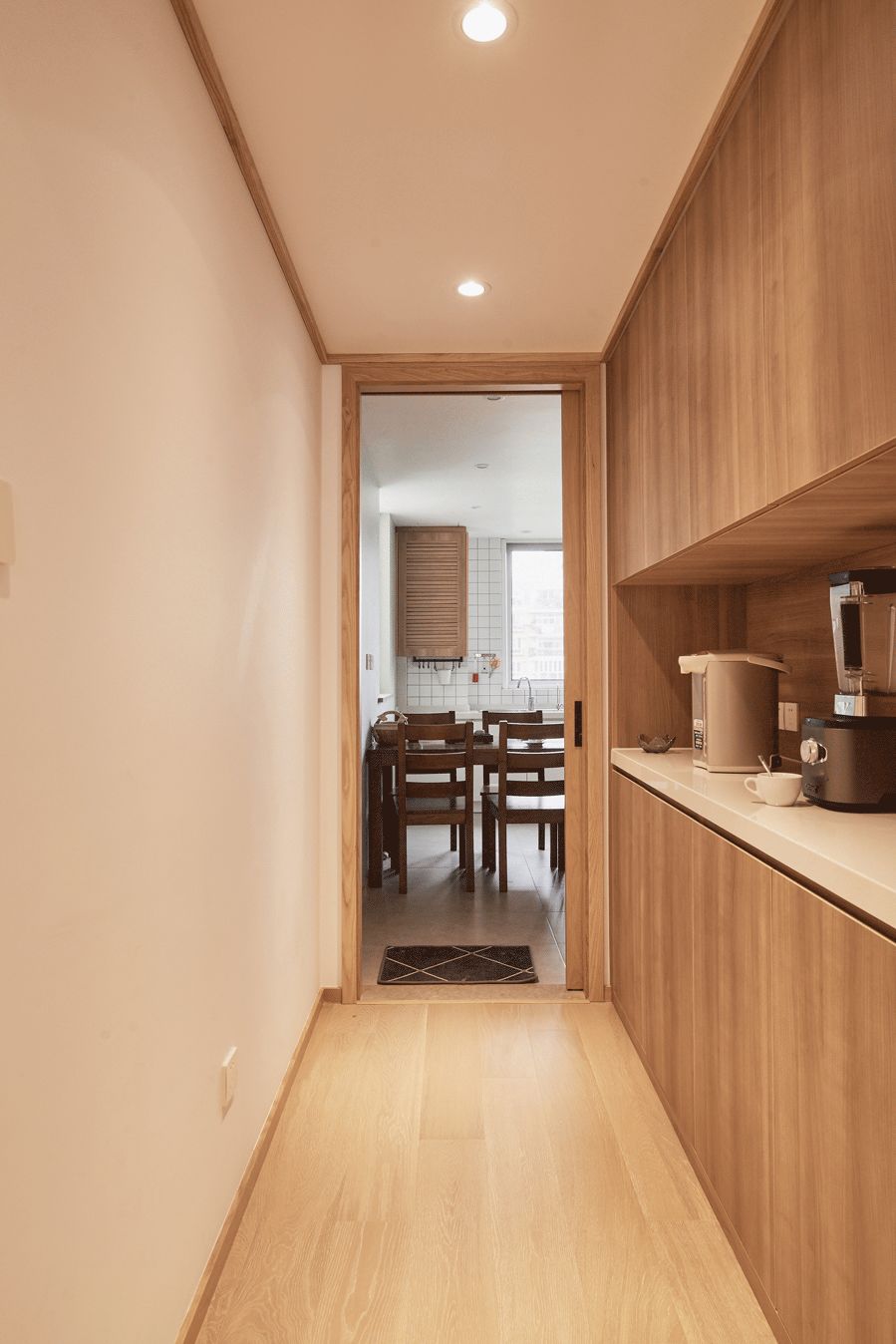 130㎡原木简约，客厅没沙发，满屋是书架，教授家就是不一样！