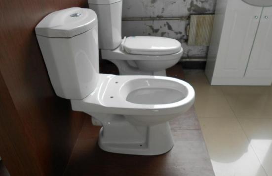 马桶怎么选才能冲干净无异味？怪不得我家这么臭，花钱买教训！