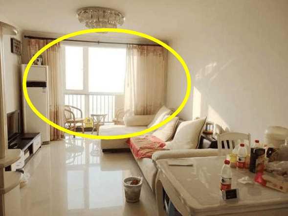 买房阳台在客厅还是在卧室好? 听完老师傅说完, 后悔买早了!