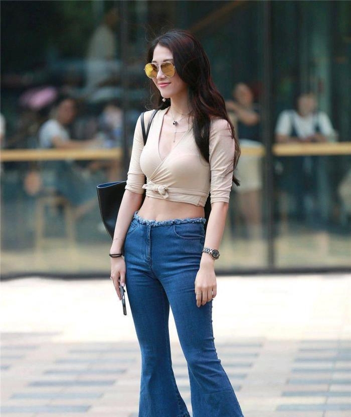 摄影：上衣很低调，裤子却十分张扬