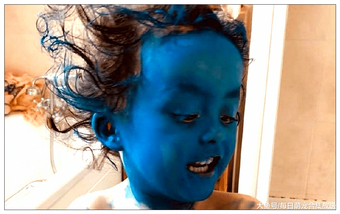 家里有个熊孩子出没“作妖”是什么体验？一不小心变成“蓝精灵”