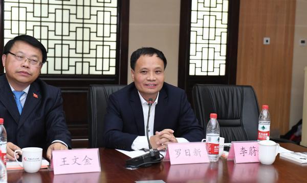 罗日新《钢的城》：工业题材小说在当下如何写