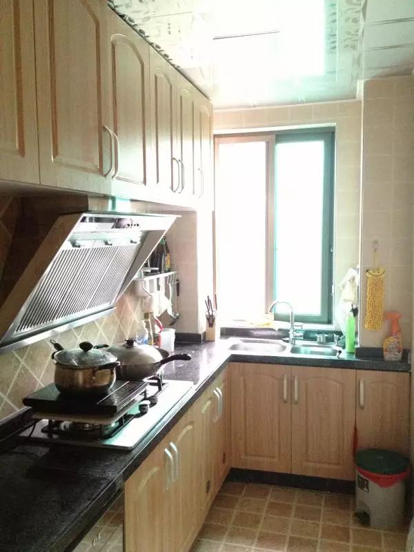 82平两室两厅小户型装修，简单中又带点小创意！