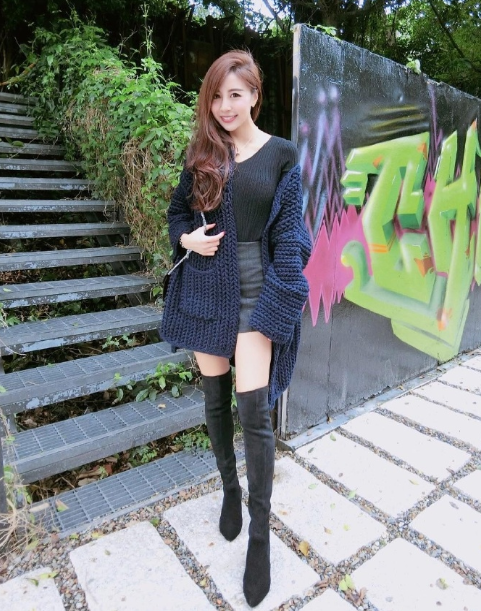 美女你这头发那么卷，每天都用卷发棒？