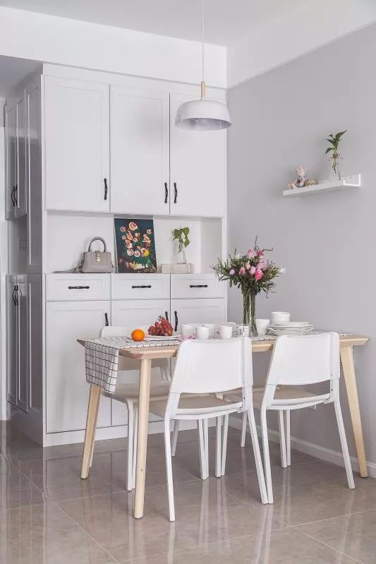 定制餐边柜，记得带抽屉，很方便的设计！