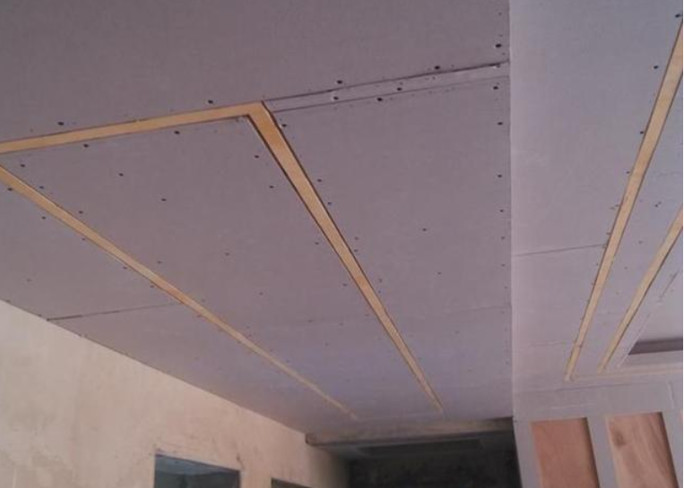 原来现在吊顶，都流行将线条嵌进去，效果出来确实很漂亮