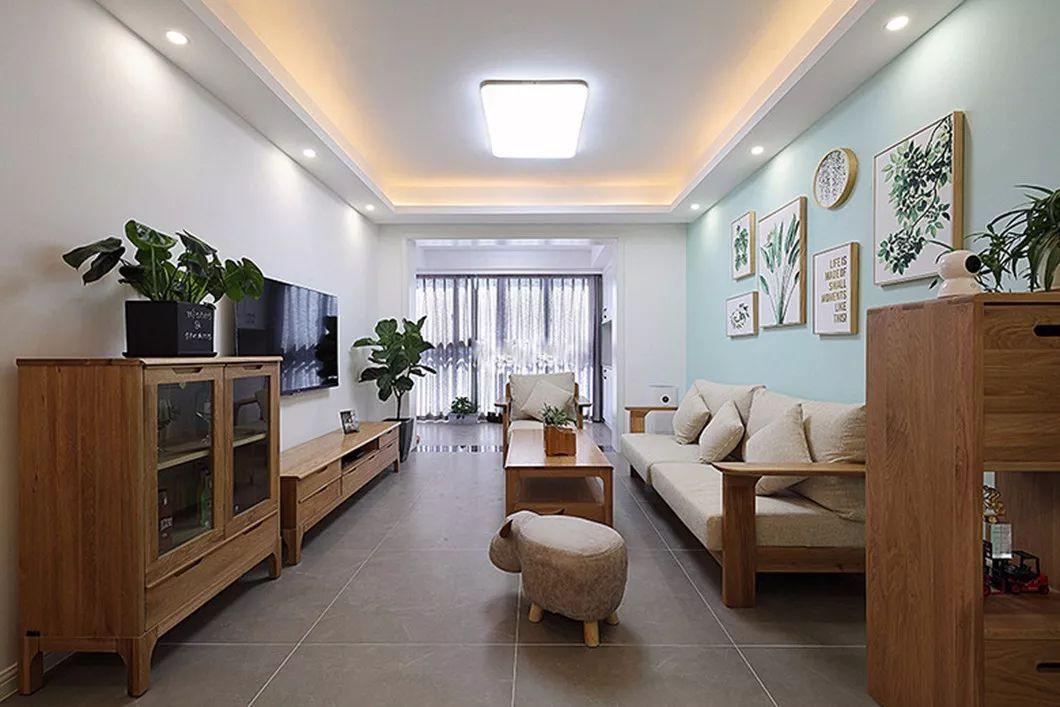 客厅装吸顶灯，虽然简单，却更实用！