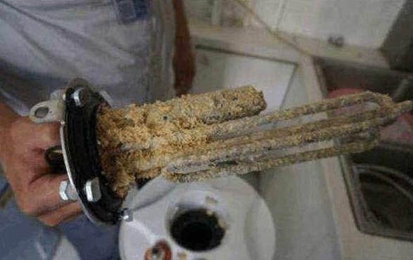 家里的热水器2年没清洗，可能比马桶还脏，教你一招轻松清洗！