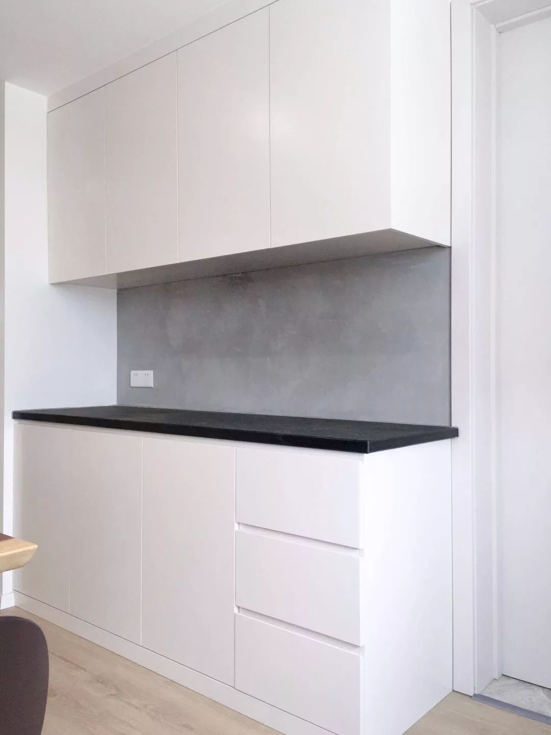 定制餐边柜，记得带抽屉，很方便的设计！