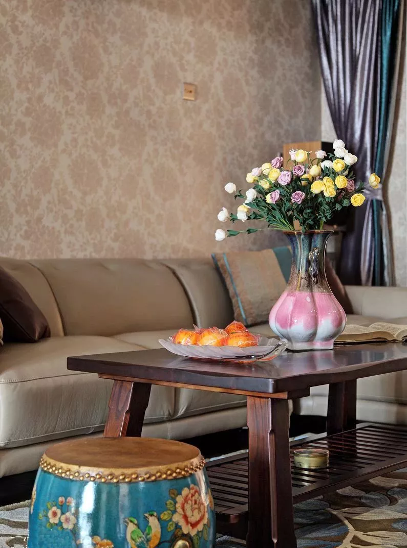 126平的新中式风三居室，长走廊贯穿了整个家