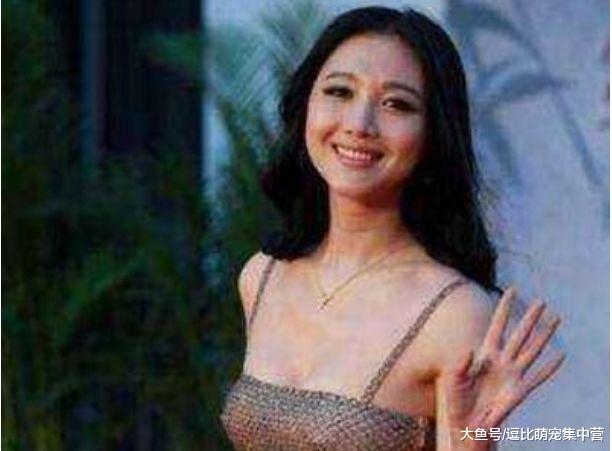 她曾经的颜值高过刘亦菲，李建对她一见钟情，最后拒绝进入娱乐圈