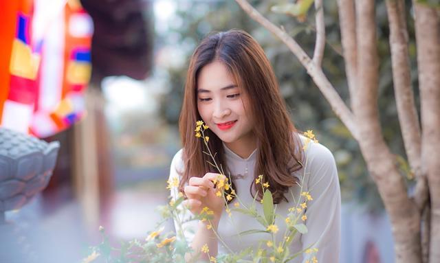 继母庆生，妻假装孝顺送礼一万，6岁儿子说漏一事我六年婚姻到头