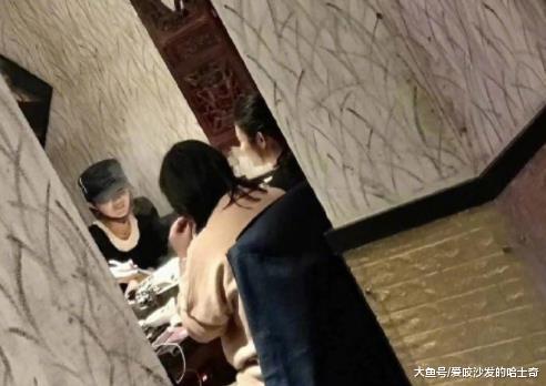 赵丽颖冯绍峰吃火锅被偶遇，一顿饭600多块惹争议，网友评论炸了