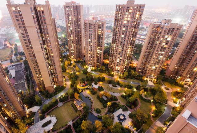 买房，别选“两梯四户”的电梯房了，这些缺点难以忍受