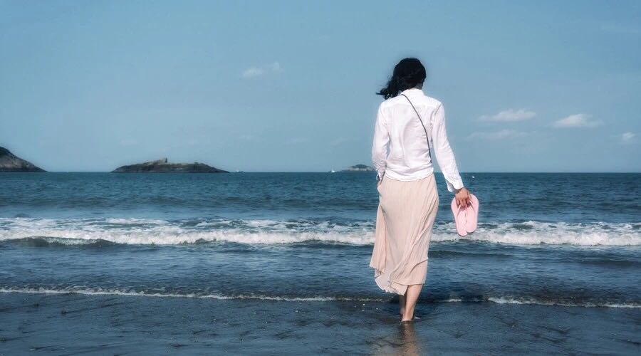 此时楼市，应该逢低吃进，还是抛盘离场