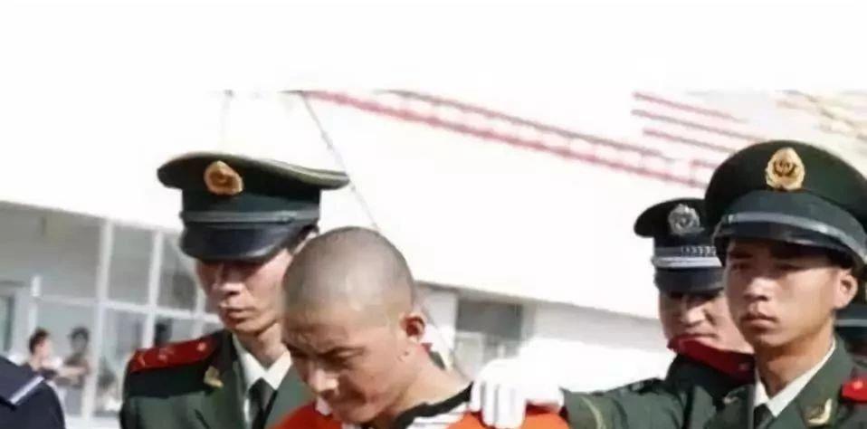 枪决死刑犯的时候,为什么会打脑袋而不是打心脏?原因你可能不信