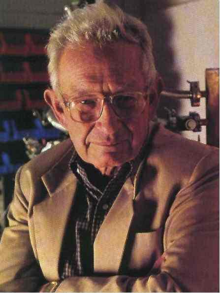 他和钱学森同时登船回国，同样因掌握重磅技术和非凡成就遭美拘留