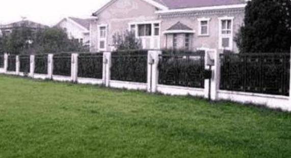 带你参观那英住的豪宅，别墅外墙还有雕花，每个卧室都有露天阳台