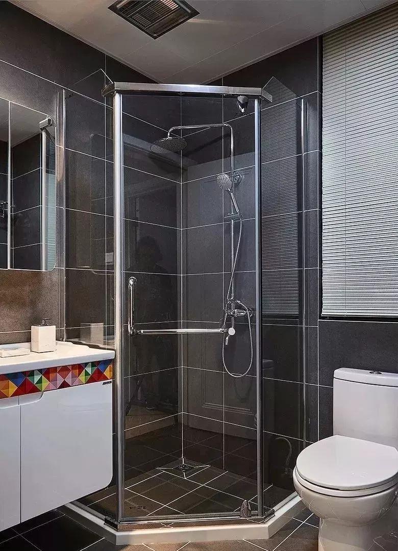 卫生间干湿分离这样装，非常漂亮，洗澡也方便！