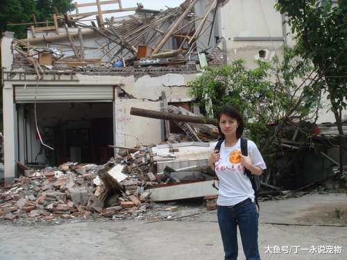 央视最低调主播，气质胜过董卿，开宝马出行，男友帅气又多金！