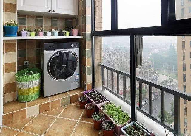 阳台放洗衣机万万要装这个，实用又好看，真后悔我家没早听说