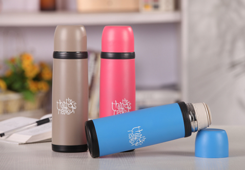 保温杯里的水第二天还能喝吗？隔夜水喝了会怎样