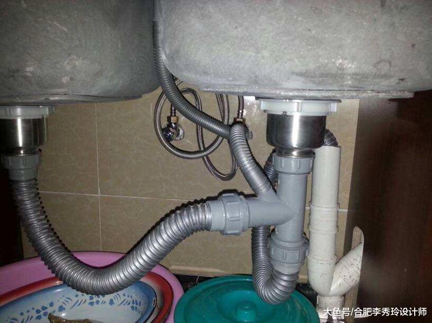 真是糟心！忘關水龍頭，自家倒霉樓下遭殃，還好裝了神器，隨時提醒