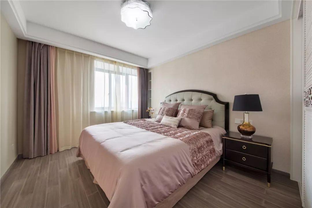 简洁现代化的硬装，搭配精致轻奢的软装，这样的三居室实在不错！