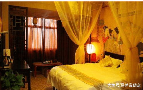 两名女子约男网友酒店见面，半小时后男子跑了，男子：受不了了