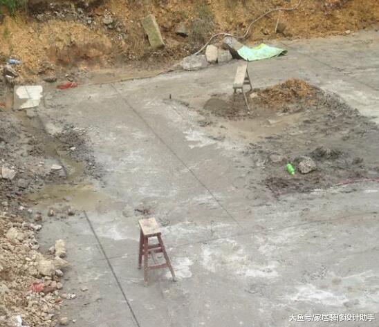 福建土豪狂砸10吨钢筋做条形地基, 地基花12万却只建三层让人无语
